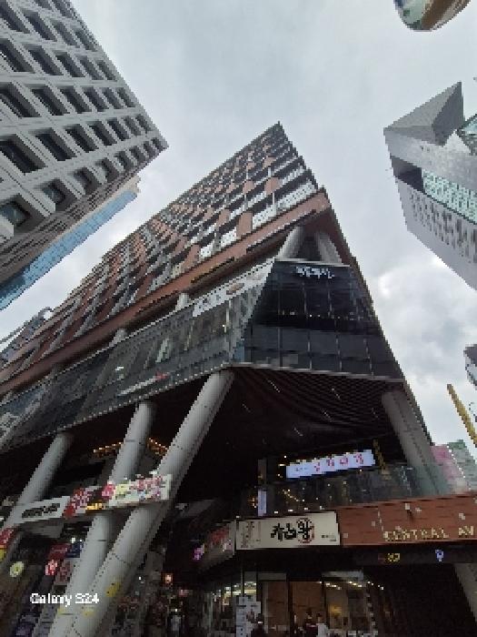 2025타경102914 상가근린 · 서울특별시 강남구 역삼동 825-20 강남역센트럴푸르지오시티 1층센트럴애비뉴110호