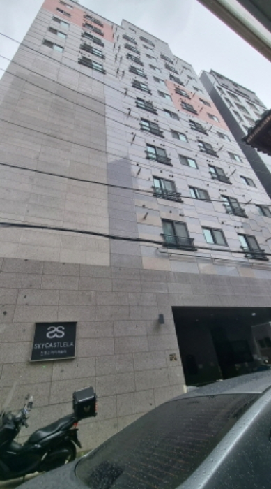 2023타경57705 다세대연립 · 서울특별시 강동구 진황도로25길 18 8층805호 (천호동,스카이캐슬라)