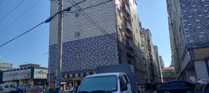 2025타경70619 다세대연립 · 경기도 포천시 가산면 가산로 376 나동 2층 202호 (송학레미안2차)