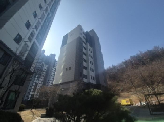 2026타경3081 아파트 · 경상북도 포항시 북구 용흥동 641 양학산케이씨씨스위첸 제110동 제2층 제202호