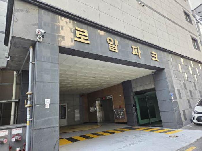 2025타경21415 상가근린 · 부산광역시 부산진구 부암동 302-4 로얄파크 13층1301호